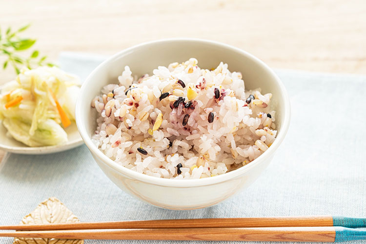 ダイエット中は栄養効果の高いものから選ぶことがおすすめの雑穀米